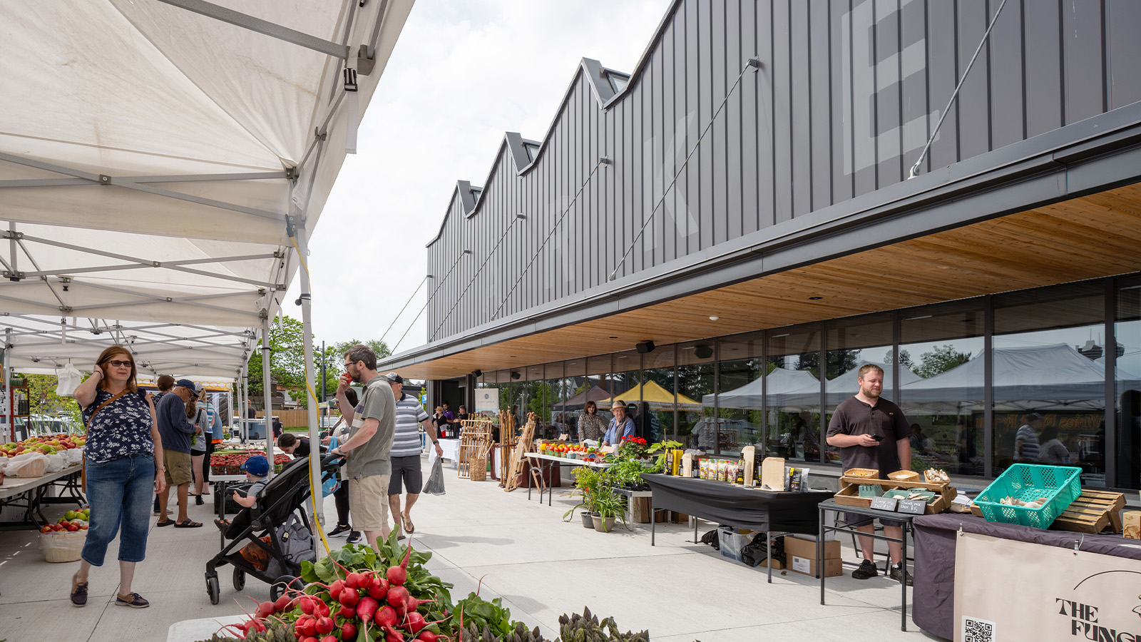 Exterior Image of Niagara Falls Exchange