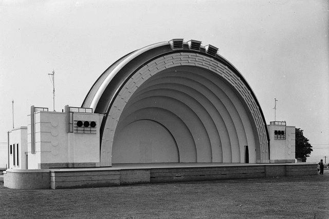 blOAAG The Bandshell