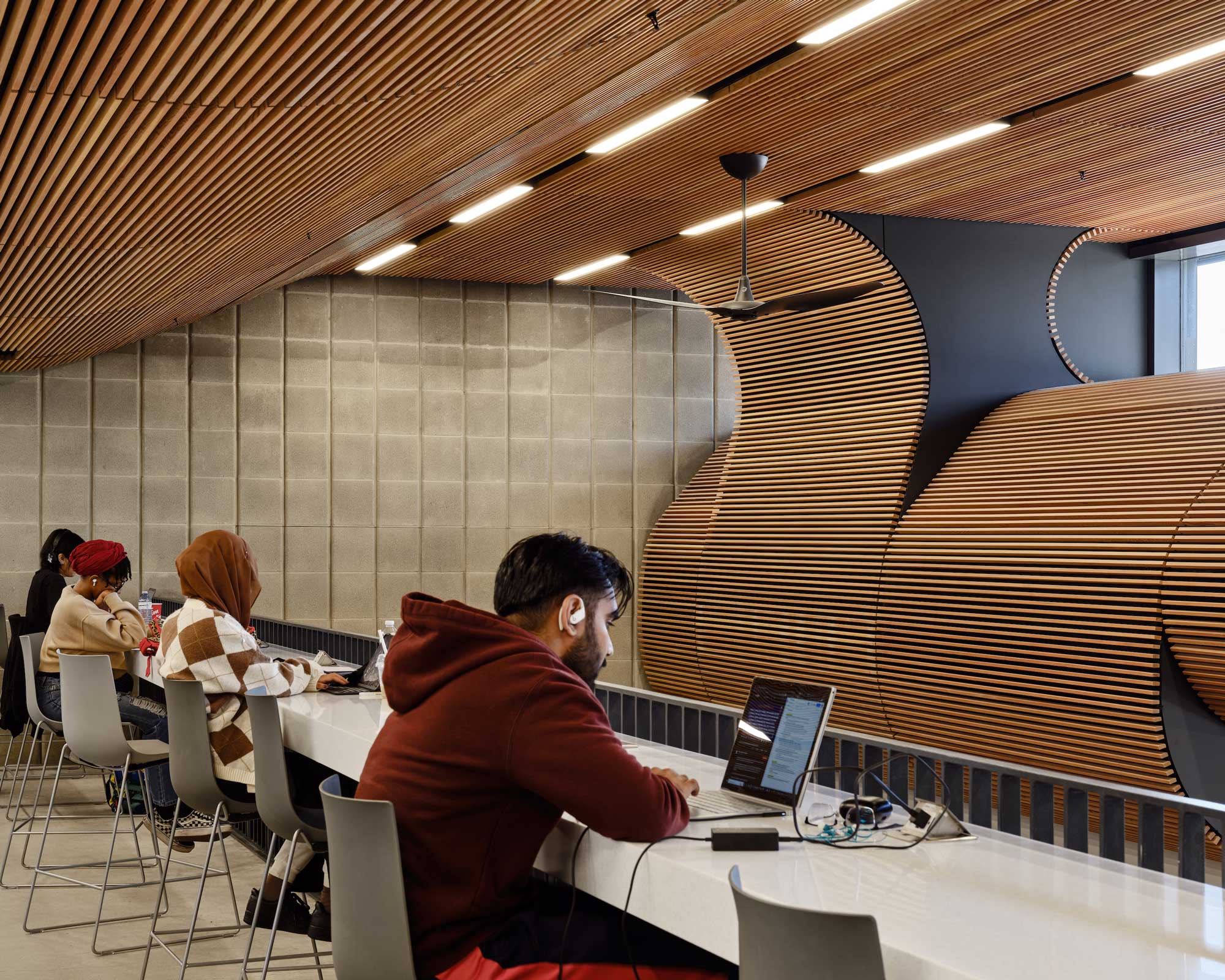 Visitors using the library desk spaces